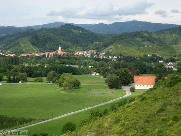 Kamnica s cerkvijo sv. Martina in Račji dvor
