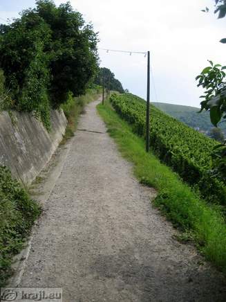Path to the Pyramid hill