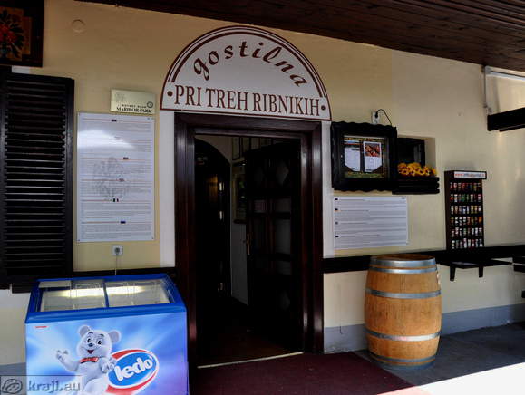 Vhod v Gostilna Pri treh ribnikih