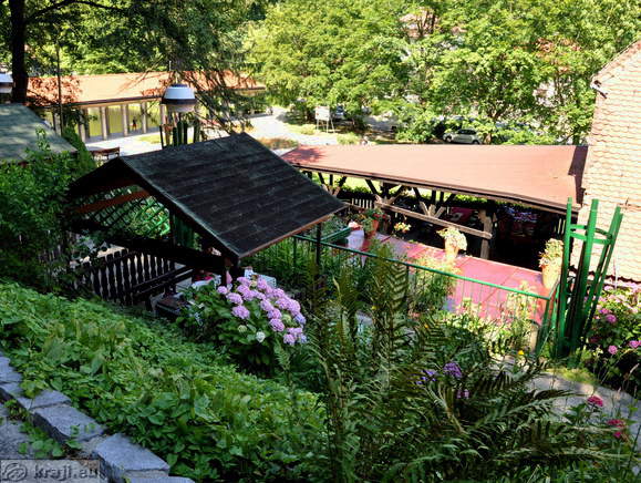 Pogled s terase proti 1. ribniku