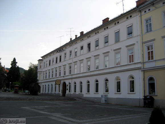 Vzhodna stran Trga svobode