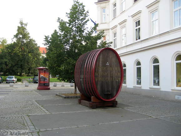 Sod pred prostori Vinaga