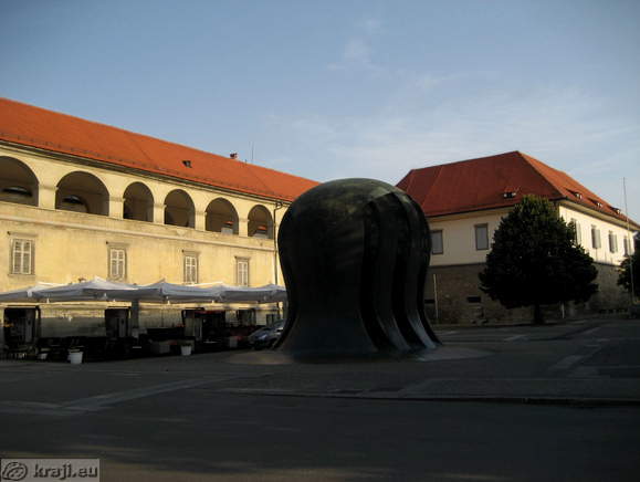 Severozahodni del Trga svobode