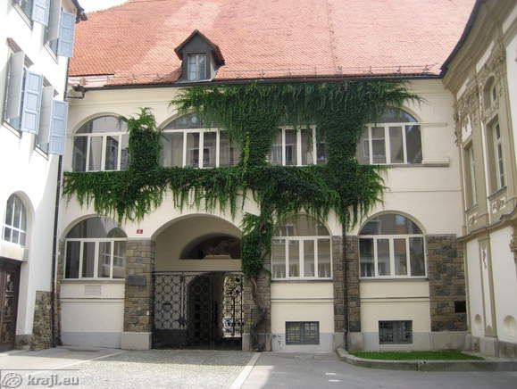 Vhod v grajsko dvorišče z zahodne strani