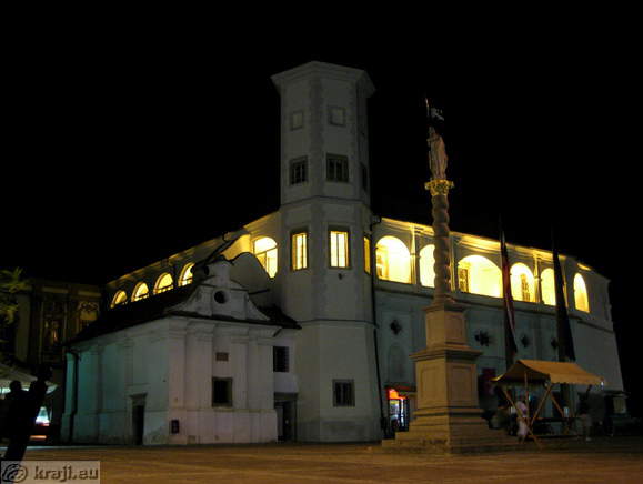 Mestni grad v Mariboru ponoči