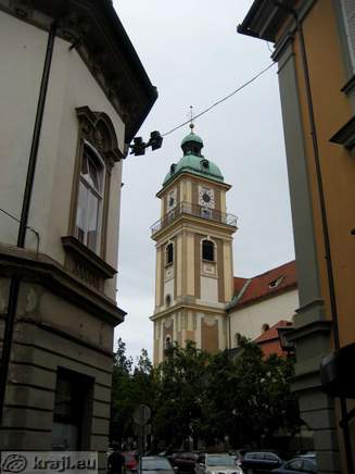 Pogled na stolnico v Mariboru iz Rotovškega trga