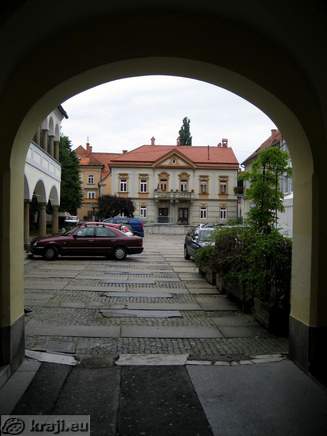Podhod med Glavnim in Rotovškim trgom