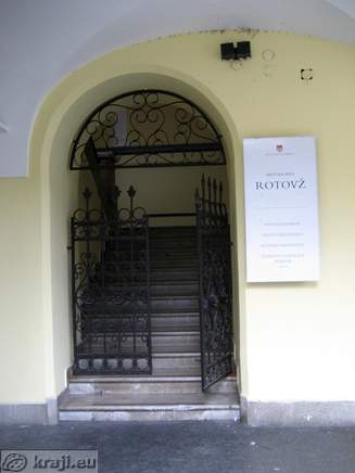 Mestna hiša Rotovž - svečana dvorana, likovno razstavišče, muzejsko razstavišče ...