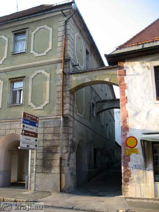 Passage into Gospejna ulica from Koroska cesta