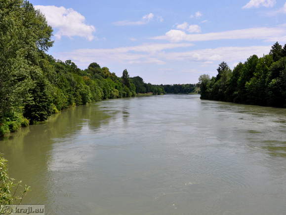 Reka Drava v smeri proti Mariboru
