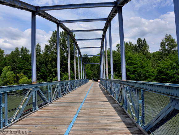 Pogled nazaj na levi breg reke Drave