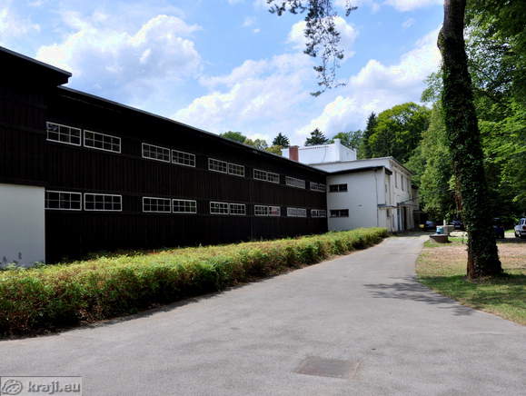 Osrednja stavba na Mariborskem otoku