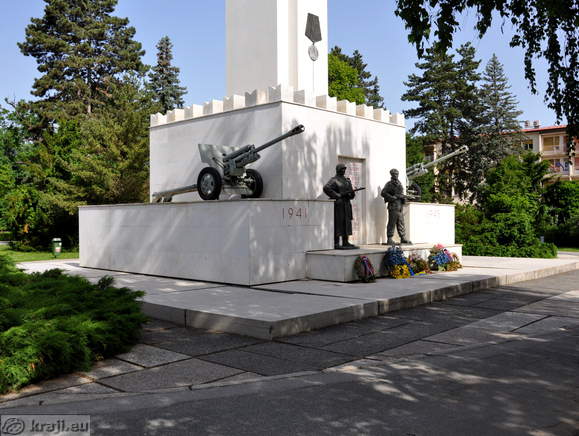 Spomenik zmage na Trgu zmage