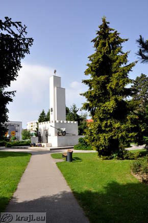 Spomenik zmage na Trgu zmage v Murski Soboti