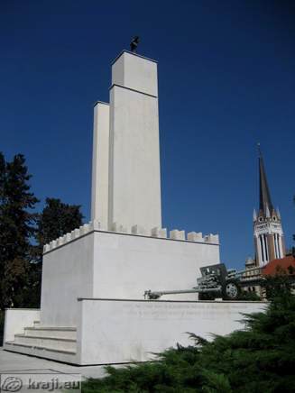 Spomenik zmage od zadaj