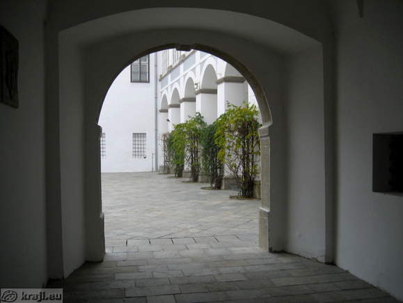 Ormoški grad <br> Prehod na grajsko dvorišče Ormoški grad <br> Prehod na grajsko dvorišče