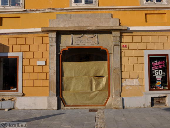 Star portal na Kerenčičevem trgu