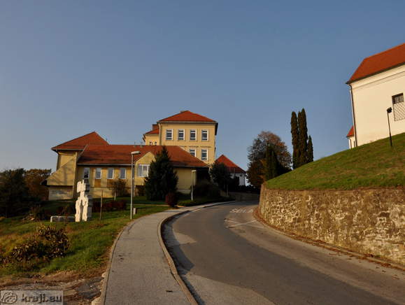 Cesta proti Osnovni šoli Velika Nedelja