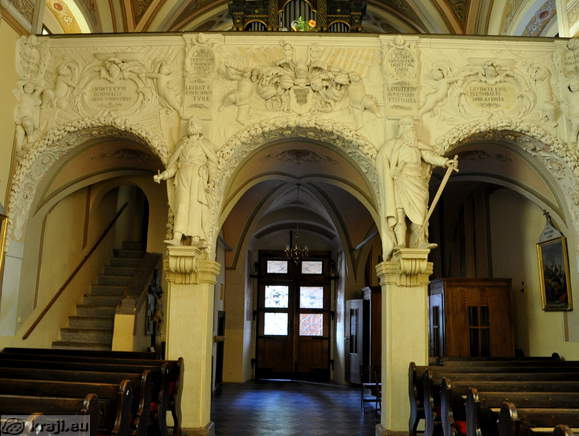 Cerkev sv. Trojice <br> Štukatura na pevskem koru