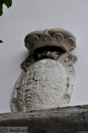 Grb nad vhodom v Ptujski grad