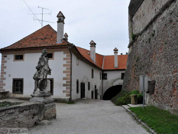 Nekdanje upravno posloplje