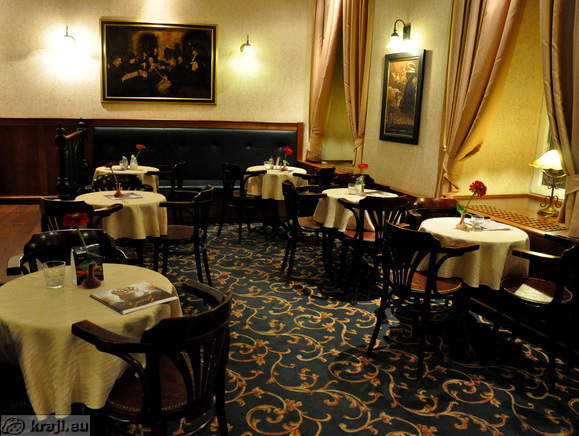 Kavarna v hotelu Mitra