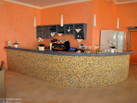 Vespasianus Pools <br> Bar