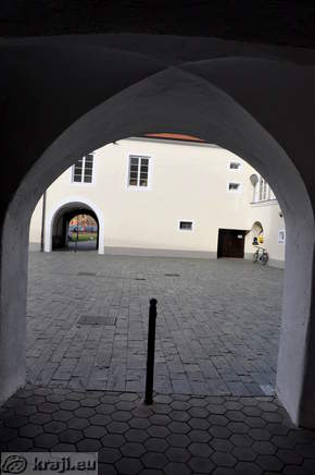 Pogled na grajsko dvorišče