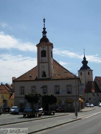 Rotovž in cerkev Marije sem žalosti