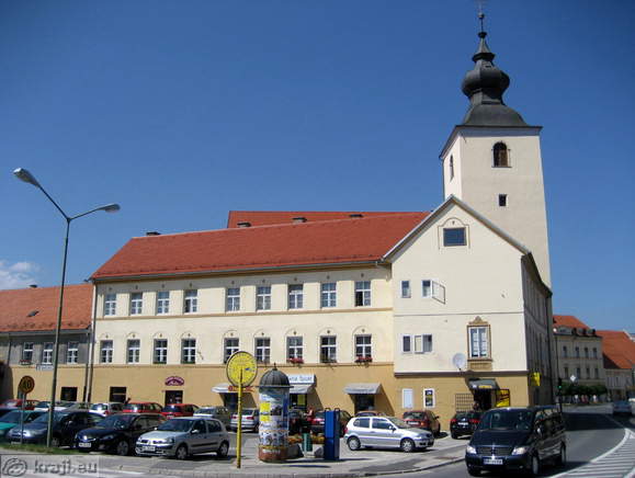 Pogled na minoritski samostan s cerkvijo iz Čopove ulice